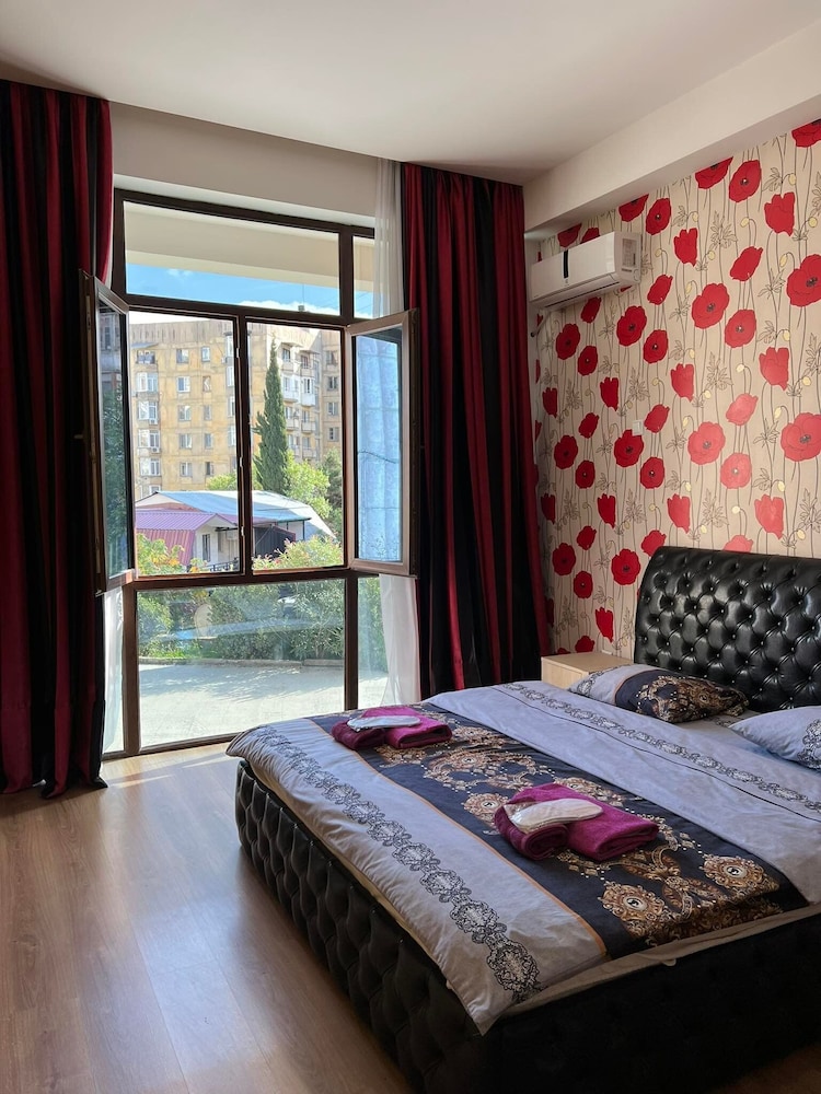 Hotel Ellegance 8/65