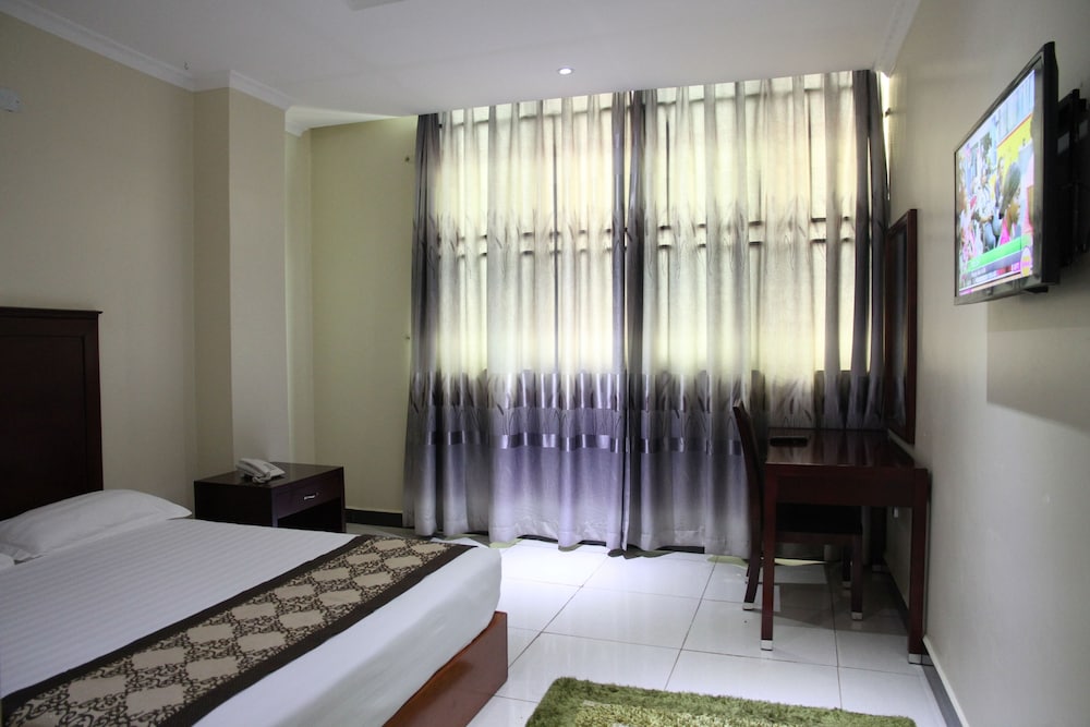 Namayiba Park Hotel 10/50