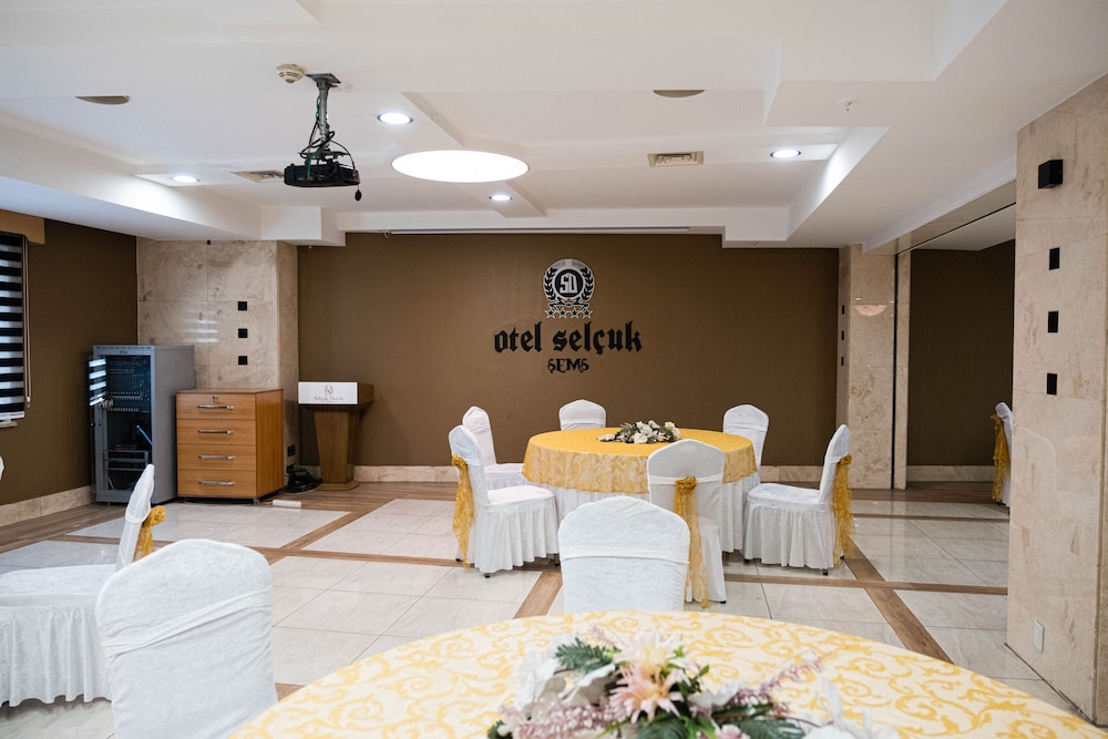 Selcuk Hotel Sems I Tebrizi 15/93