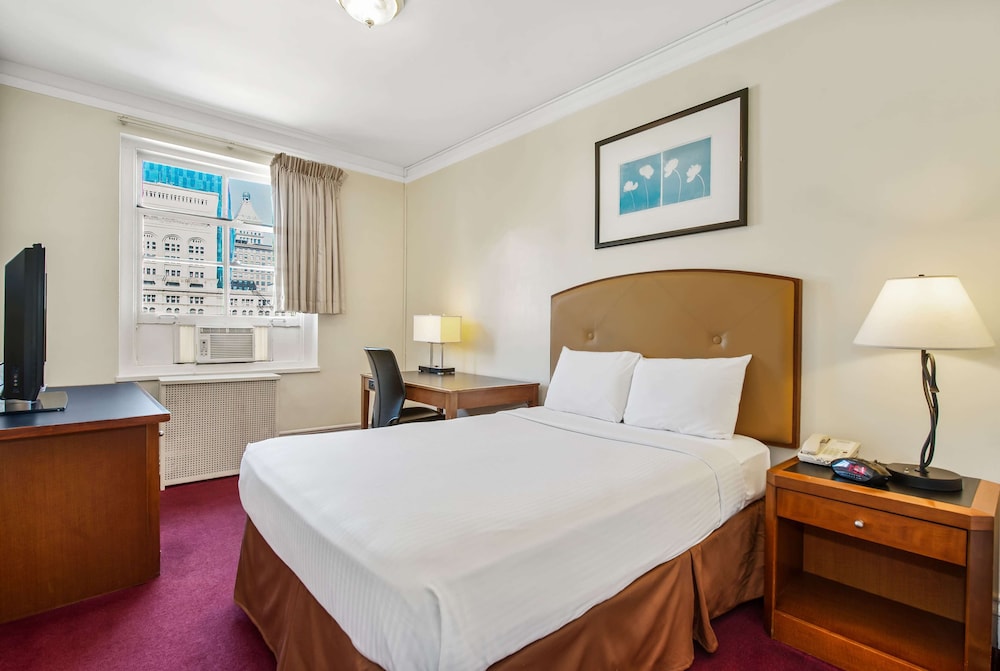 ROOM, DOUBLE BED