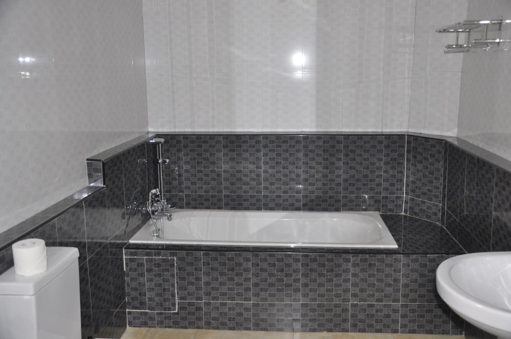Biraj International Hotel 43/50