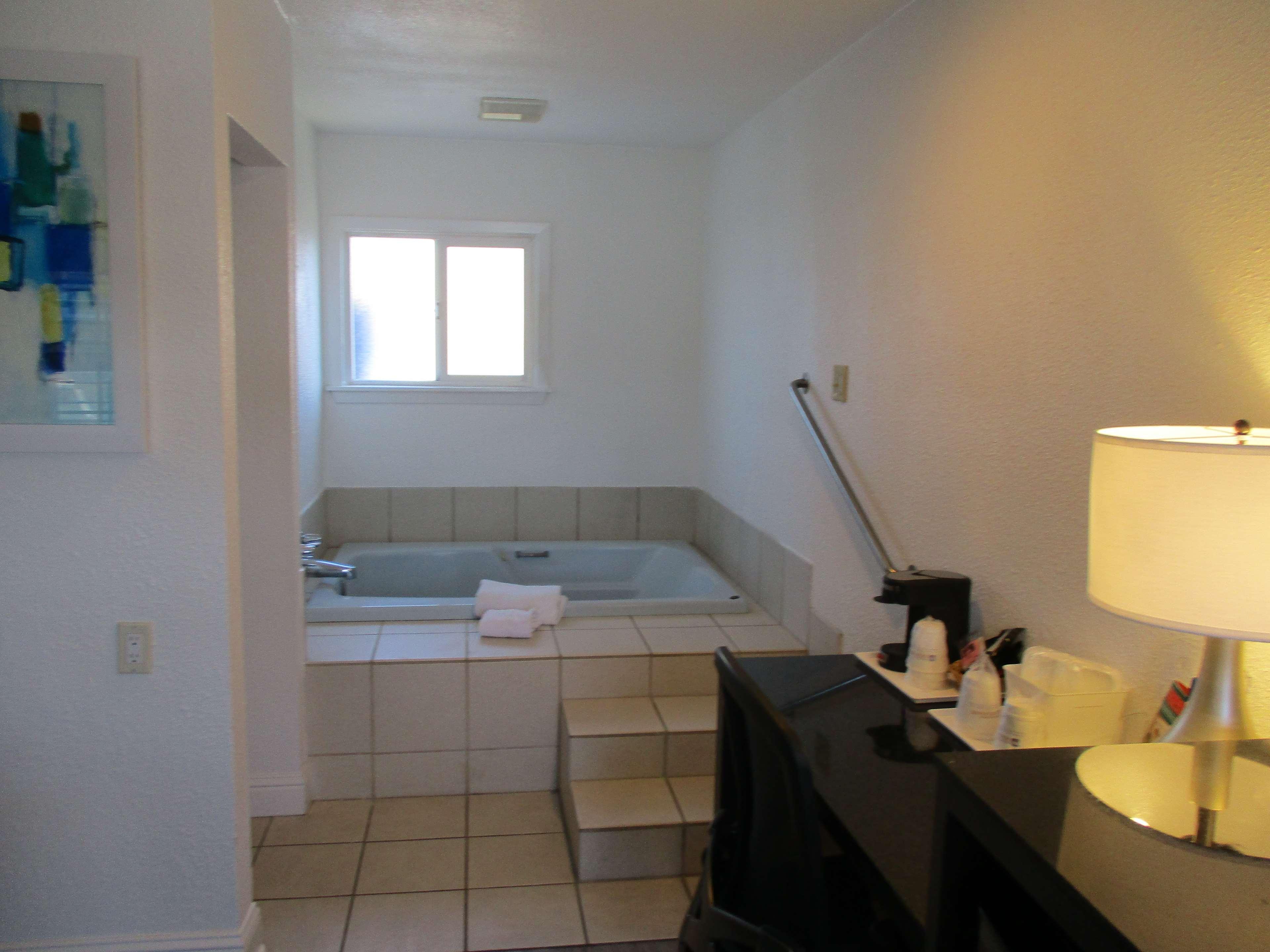 Suite, Queen Bed