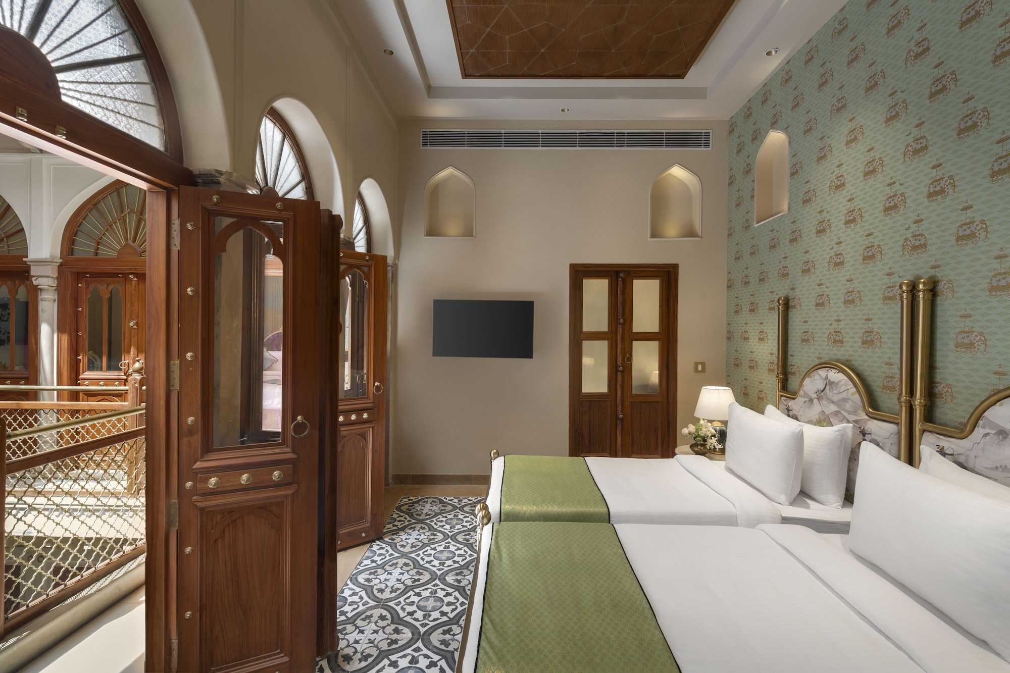 Gold, Double Bed