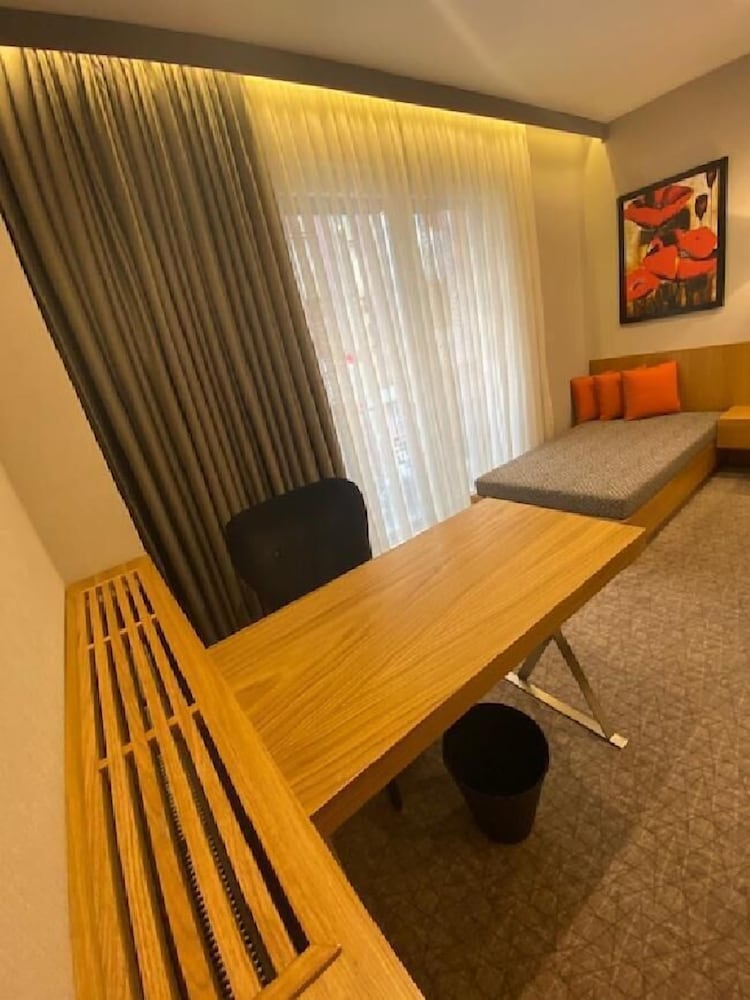 Bella Hotel 37/45