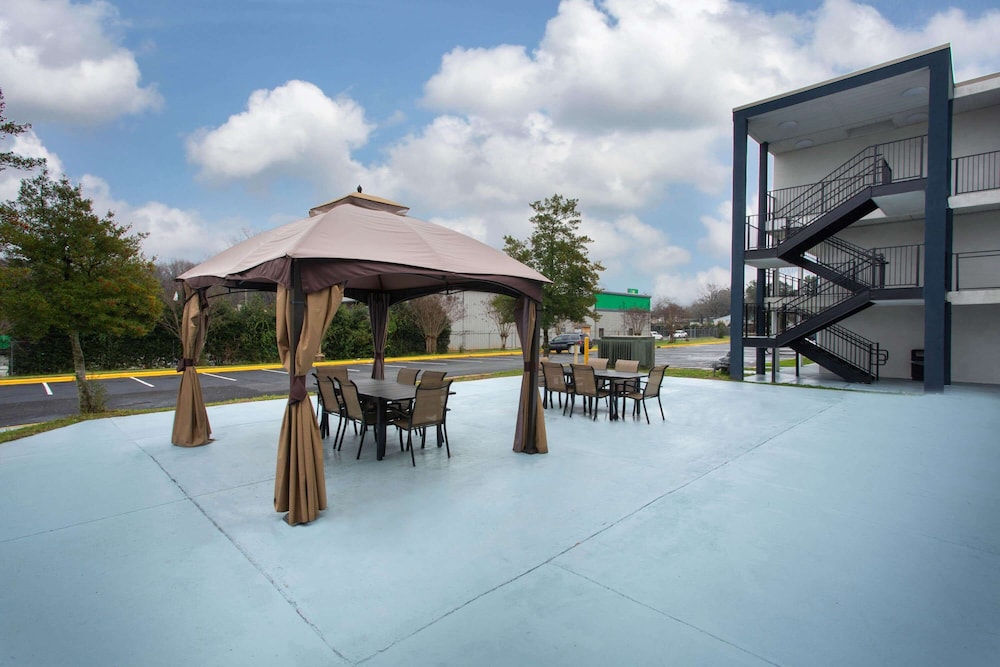 Clarion Pointe Charlotte 57/57