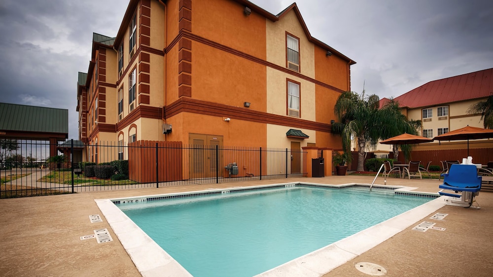 Best Western Plus Hobby Airport Inn and Suites 52/58