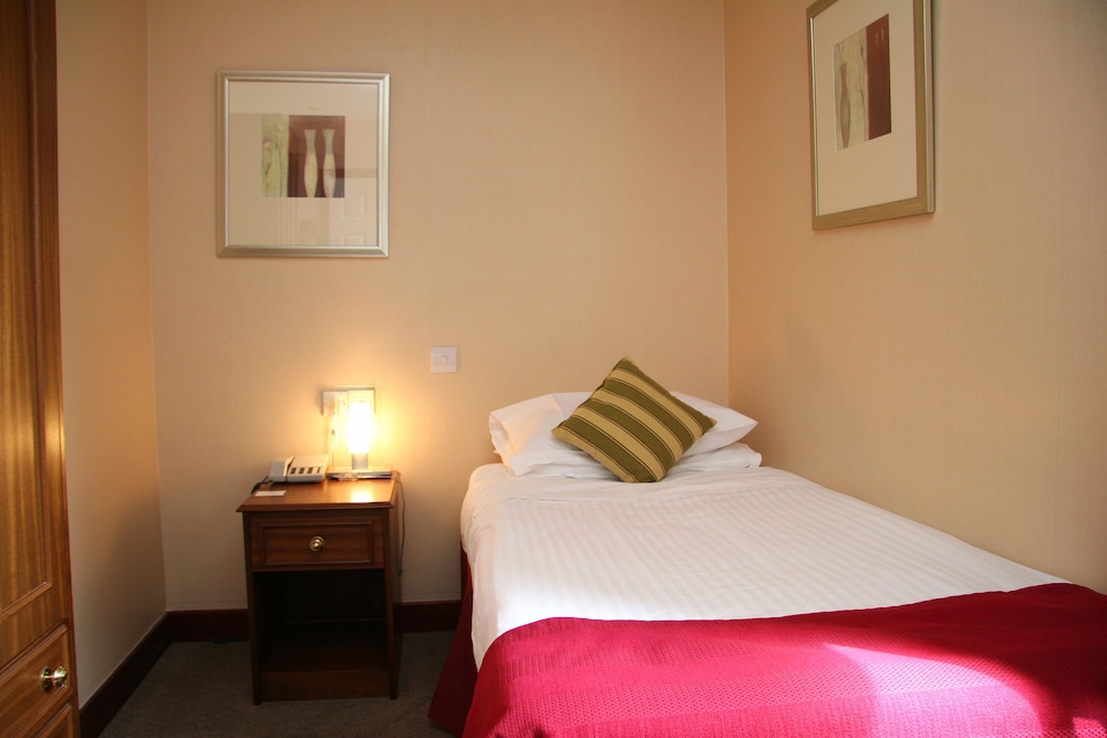 ROOM, SINGLE