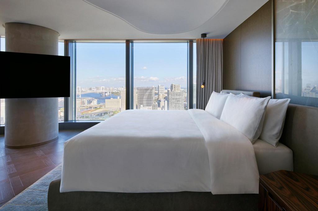 Presidential, Suite, King Bed, Bay View, Executive Lounge Access