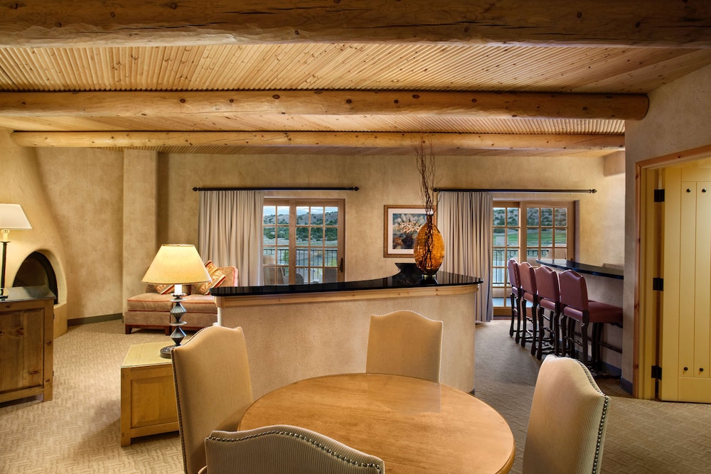 Hilton Santa Fe Buffalo Thunder 7/69