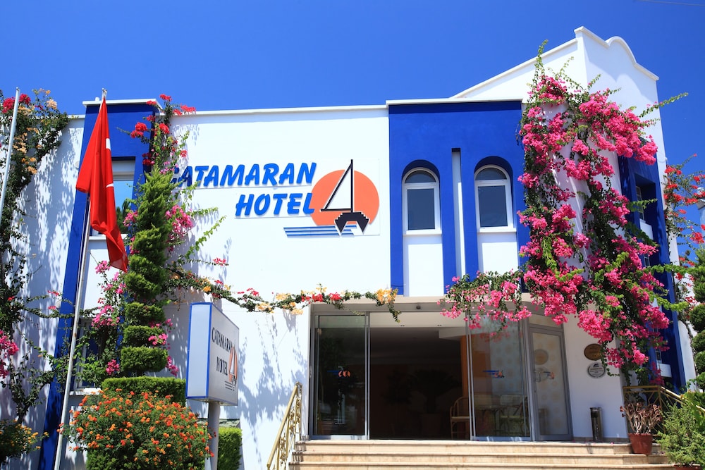 Catamaran Hotel 3/55