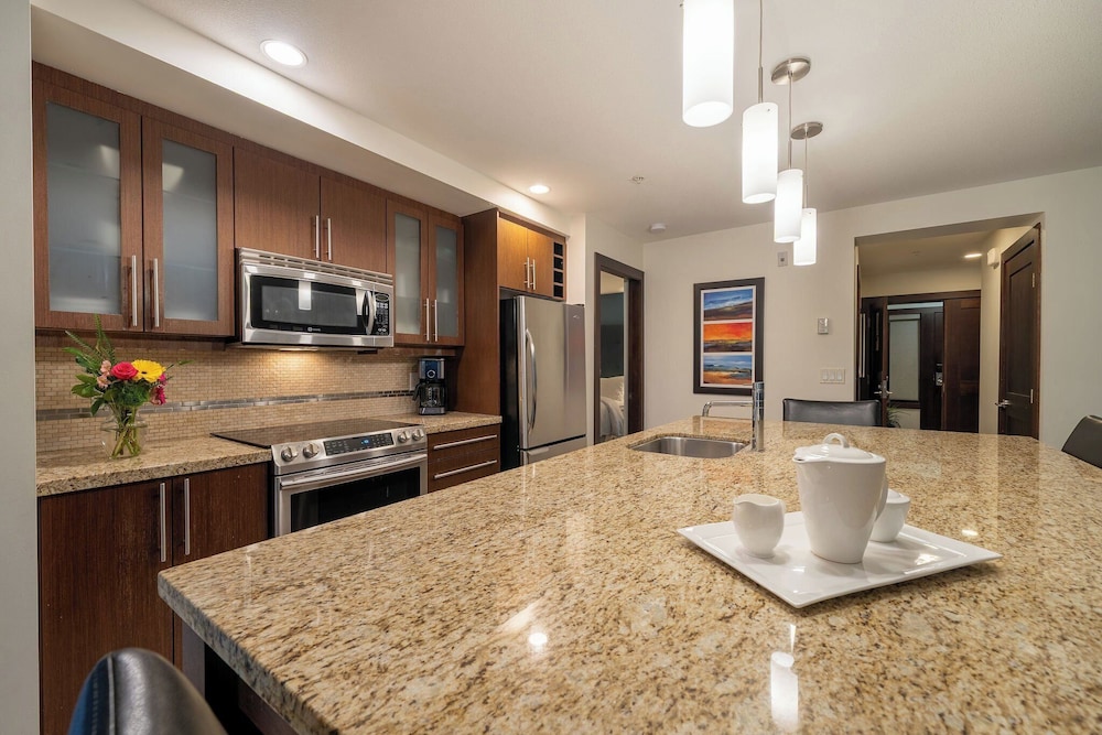 Sunrise Ridge Waterfront Resort 65/82