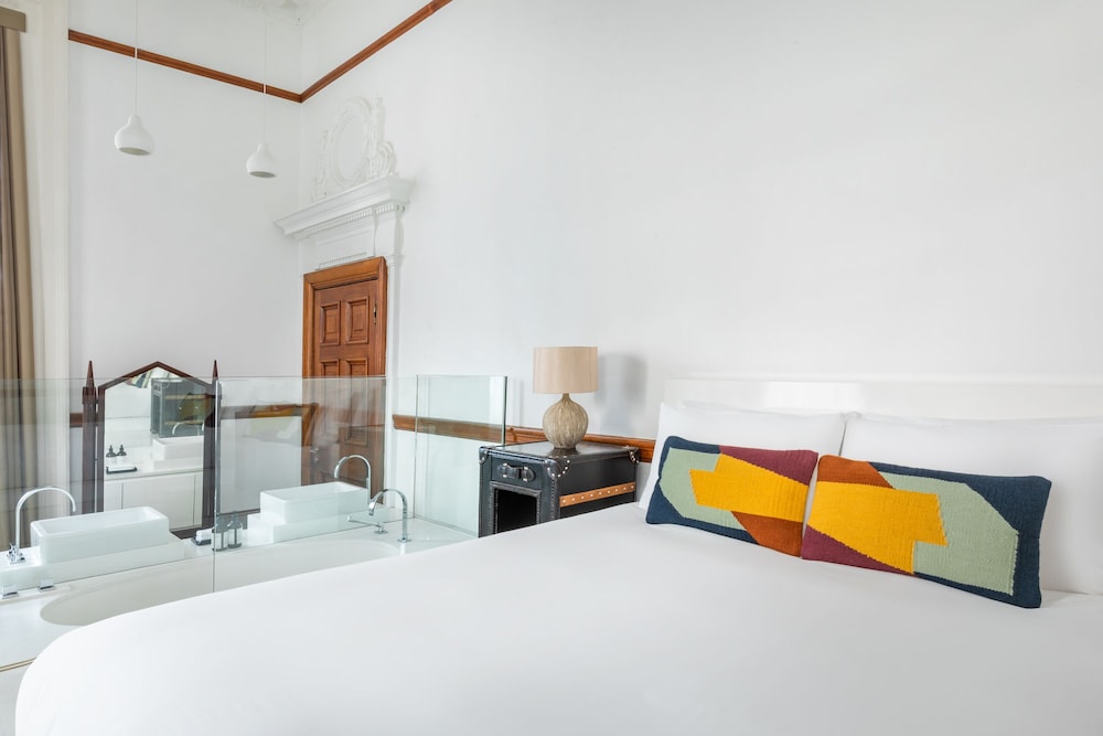 SIGNATURE, JUNIOR SUITE