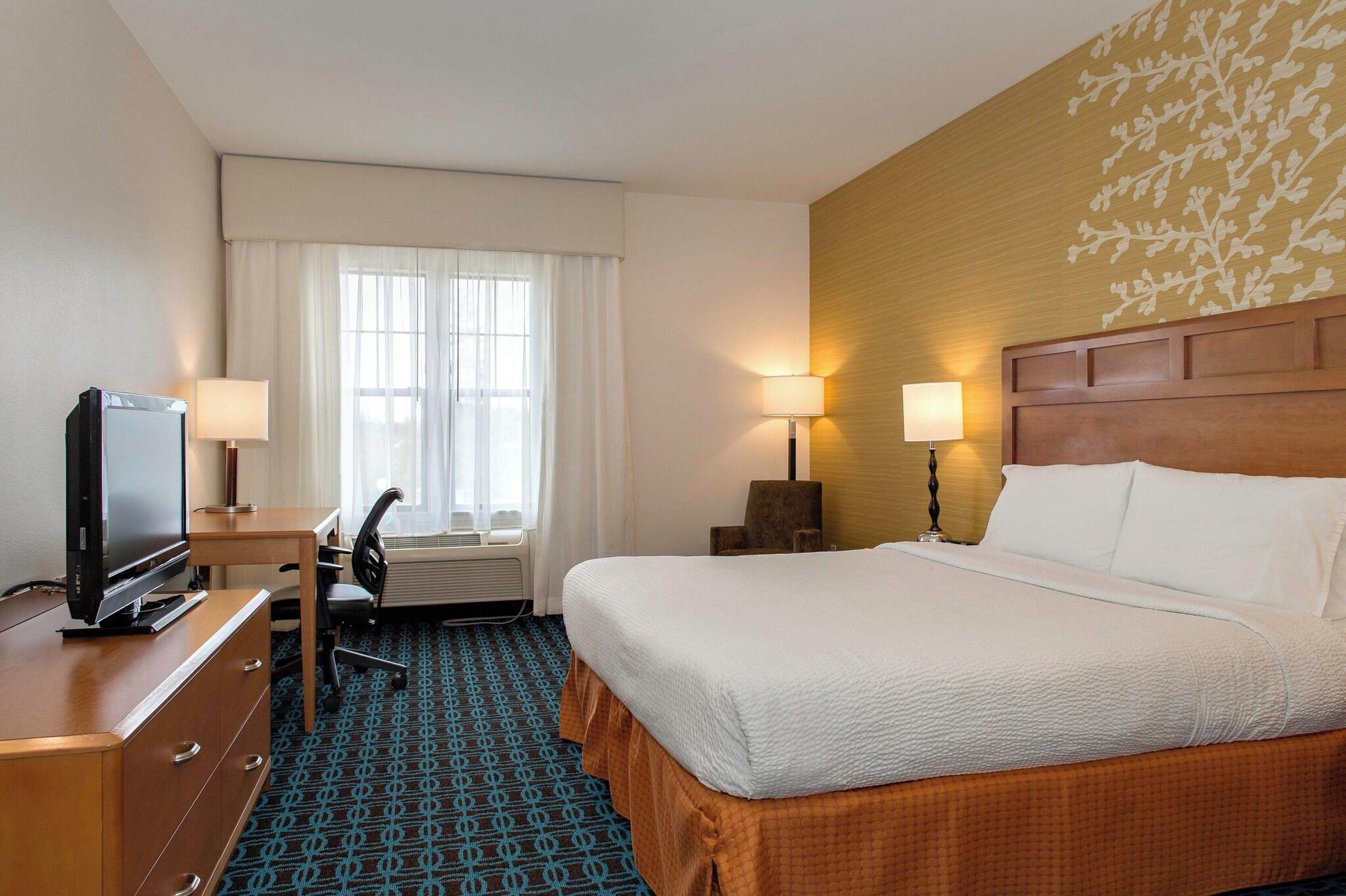 Fairfield Inn And Suites Santa Rosa Sebastopol 12/28