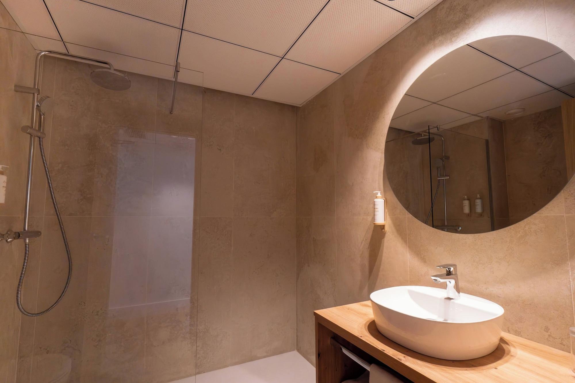 غرفة ثلاثية، Ohtels Vila Romana 7/7