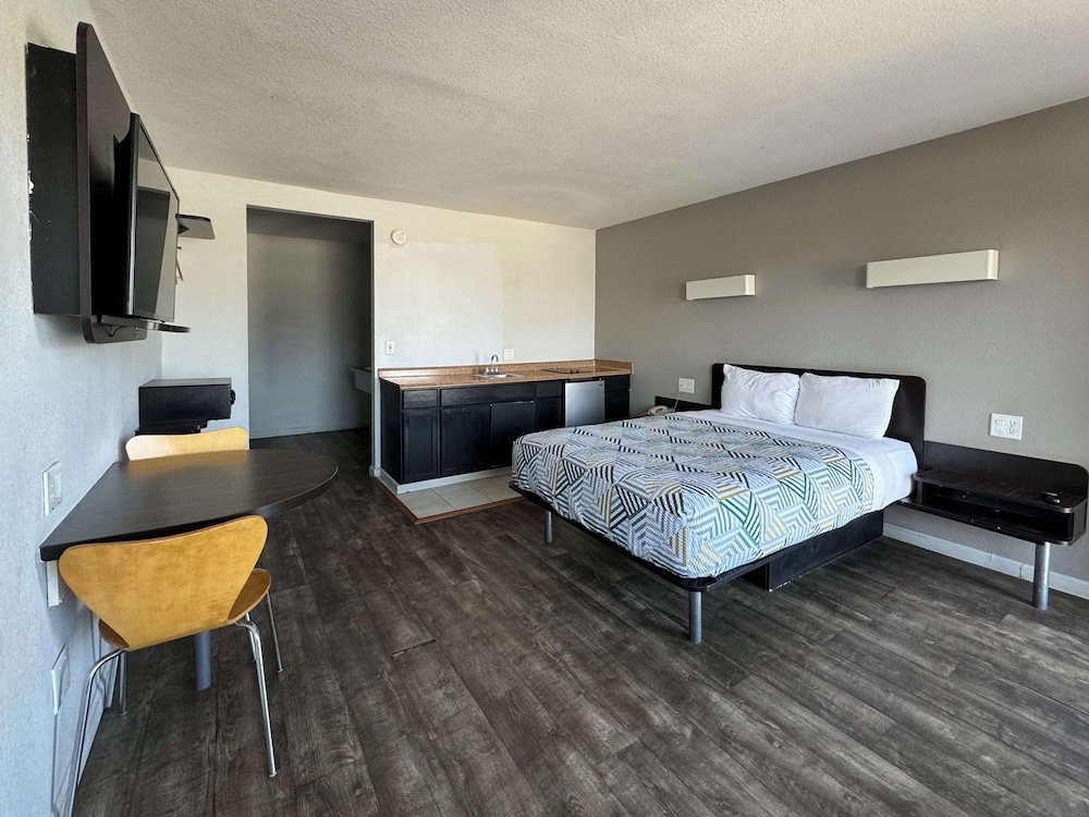 Motel6 Delano, CA 5/38