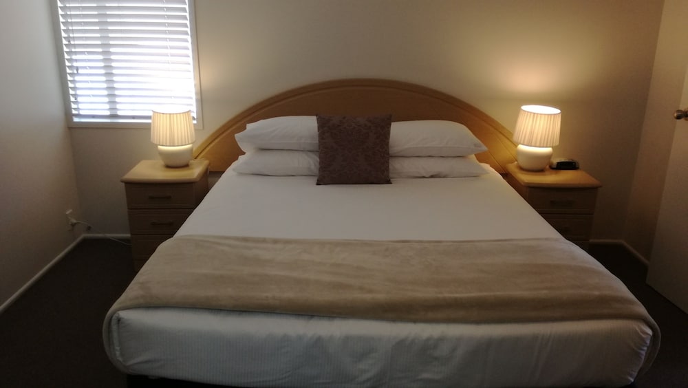 Pacific Motor Inn 7/63