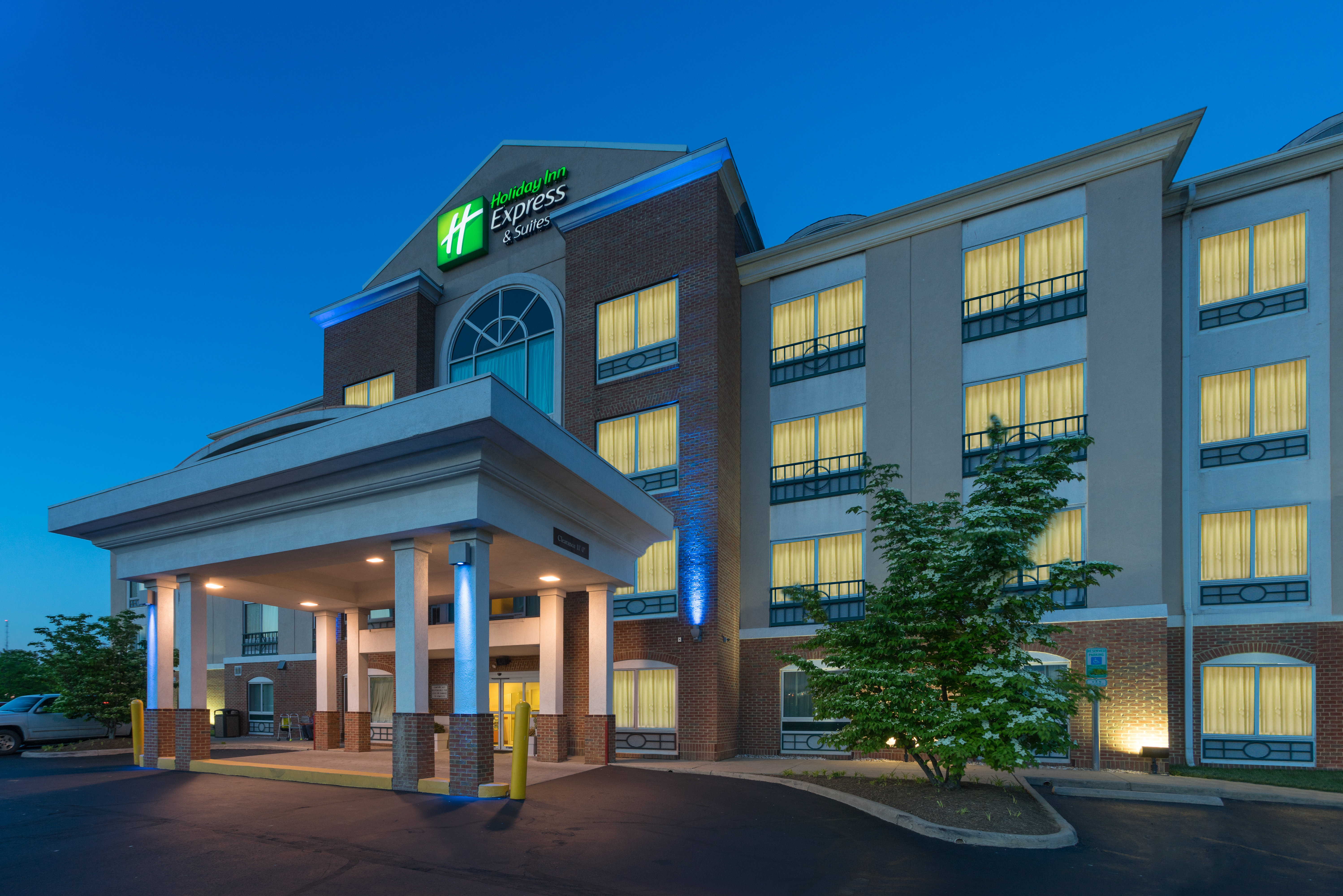 Holiday Inn Express Hotel & Suites Woodbridge 6/54