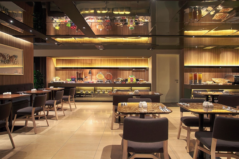 Pan Pacific Serviced Suites Beach Road 34/50