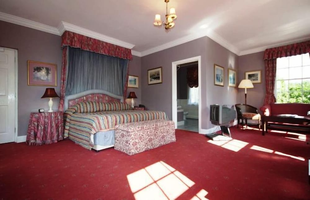 Corse Lawn House Hotel 8/49