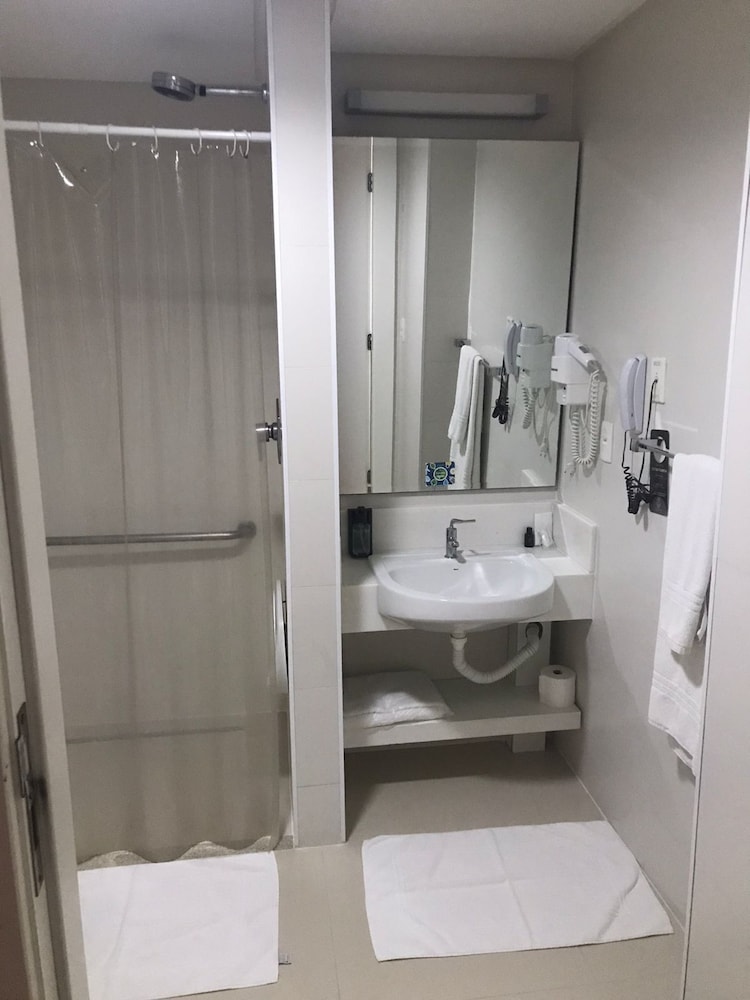 Delmond Hotel 21/70