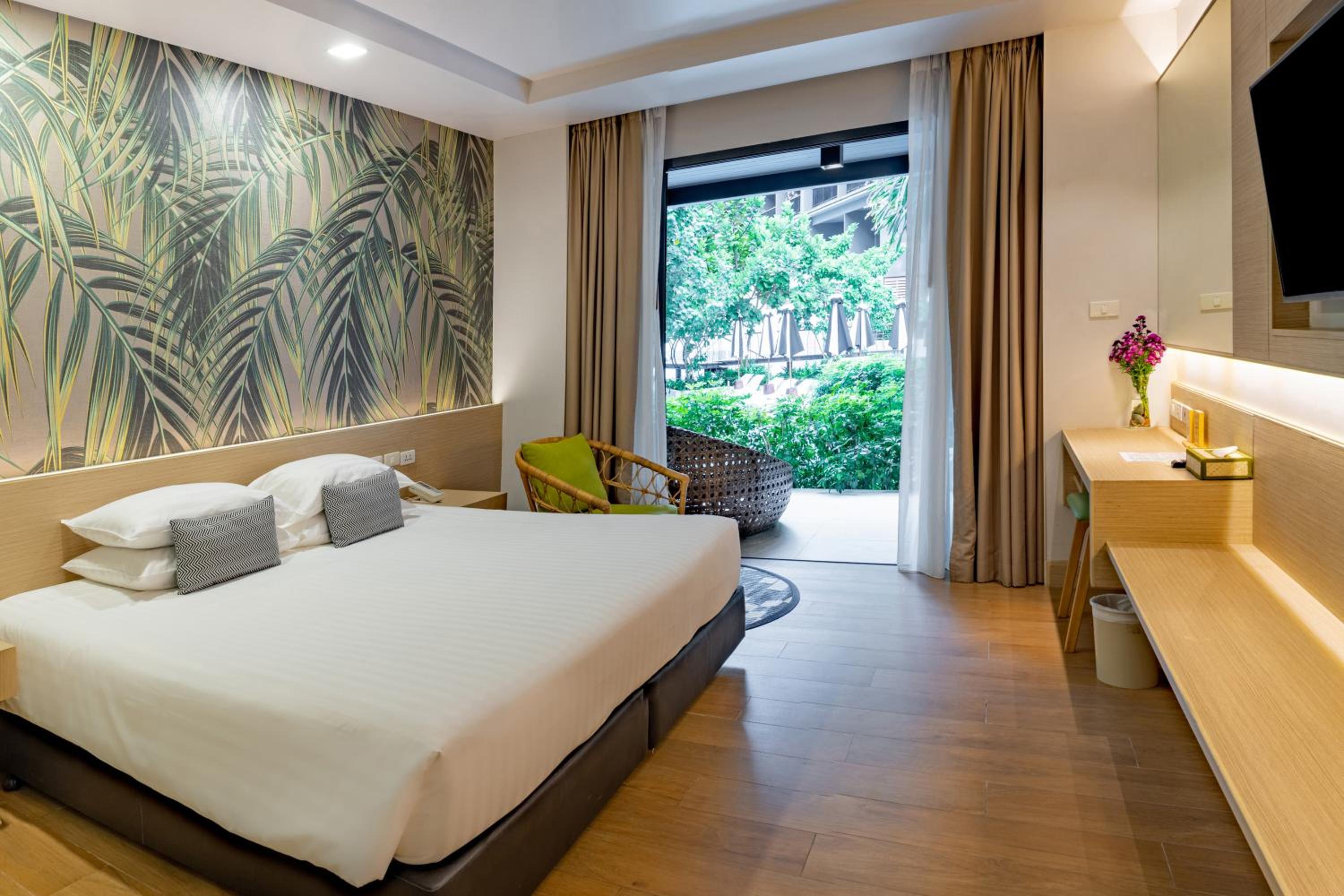 Deluxe, Double Bed, Pool Access