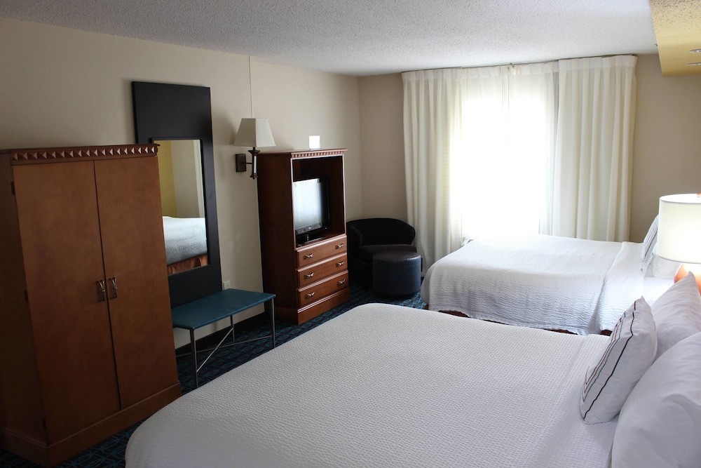 Fairfield Inn Suites Kansas City Liberty 7/40
