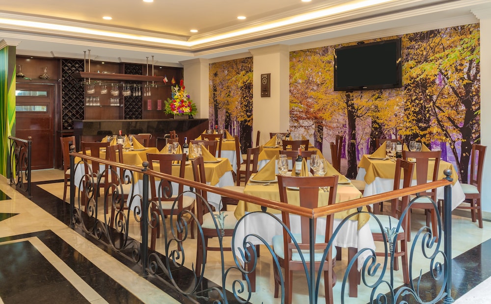 Hotel Embassy Park 18/25