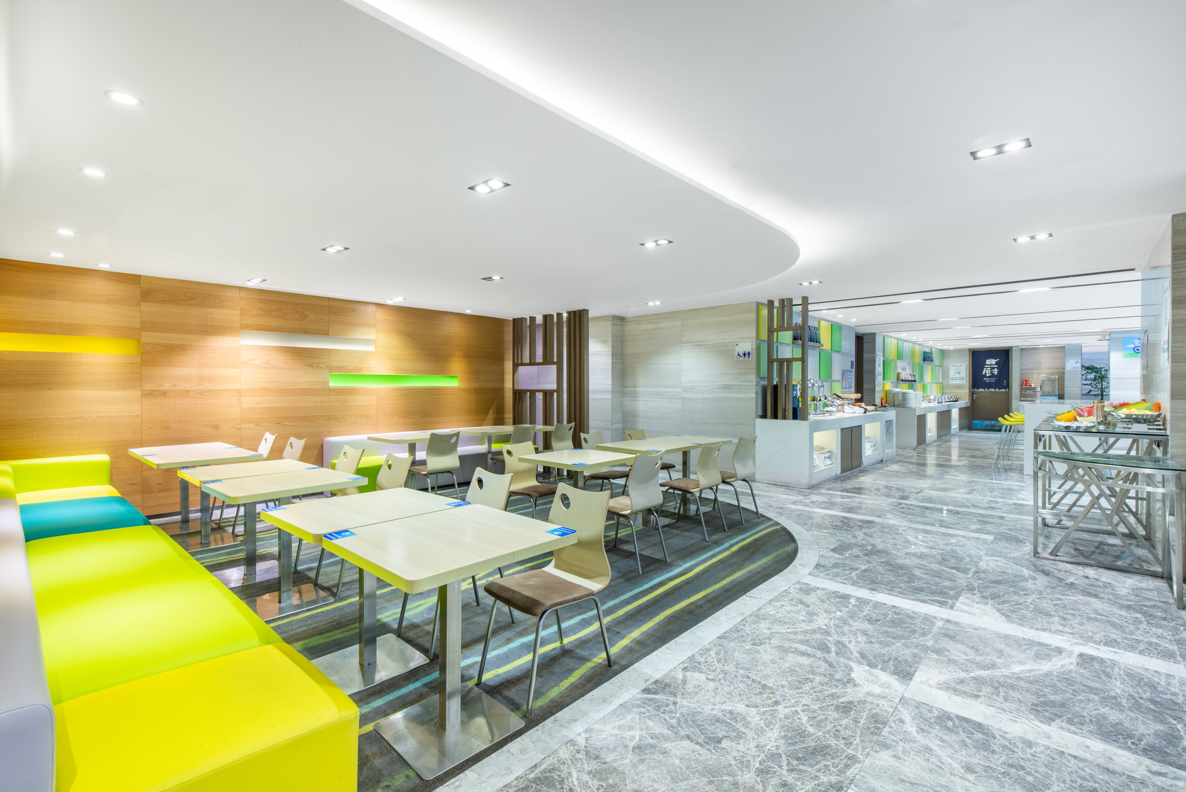Holiday Inn Express Hangzhou Huanglong 36/50