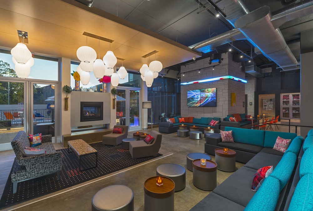 Aloft College Station 18/32