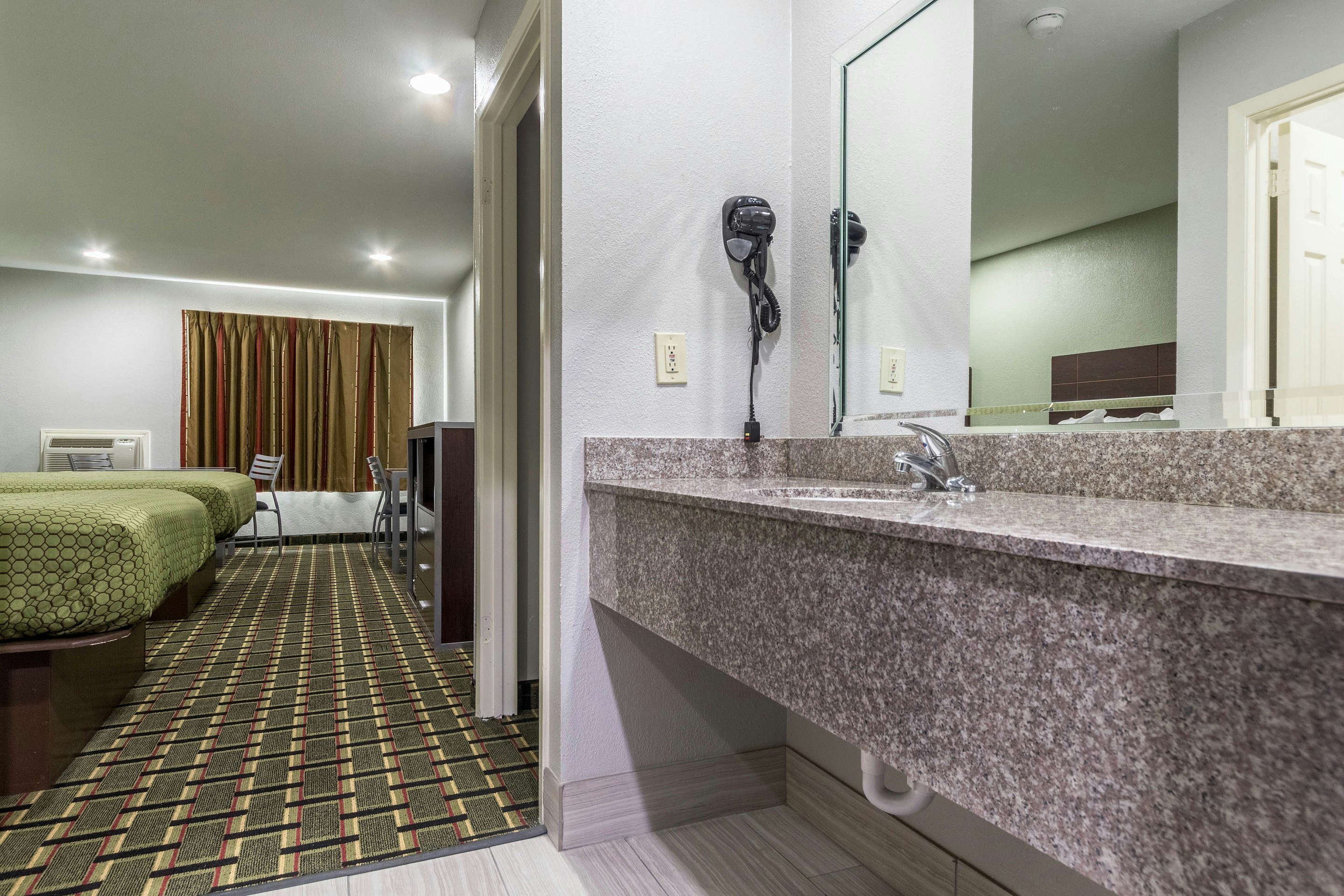 Scottish Inn and Suites Tomball TX 22/24