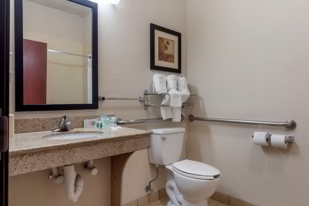 Comfort Inn Suites Denison North Lake Texoma 30/38