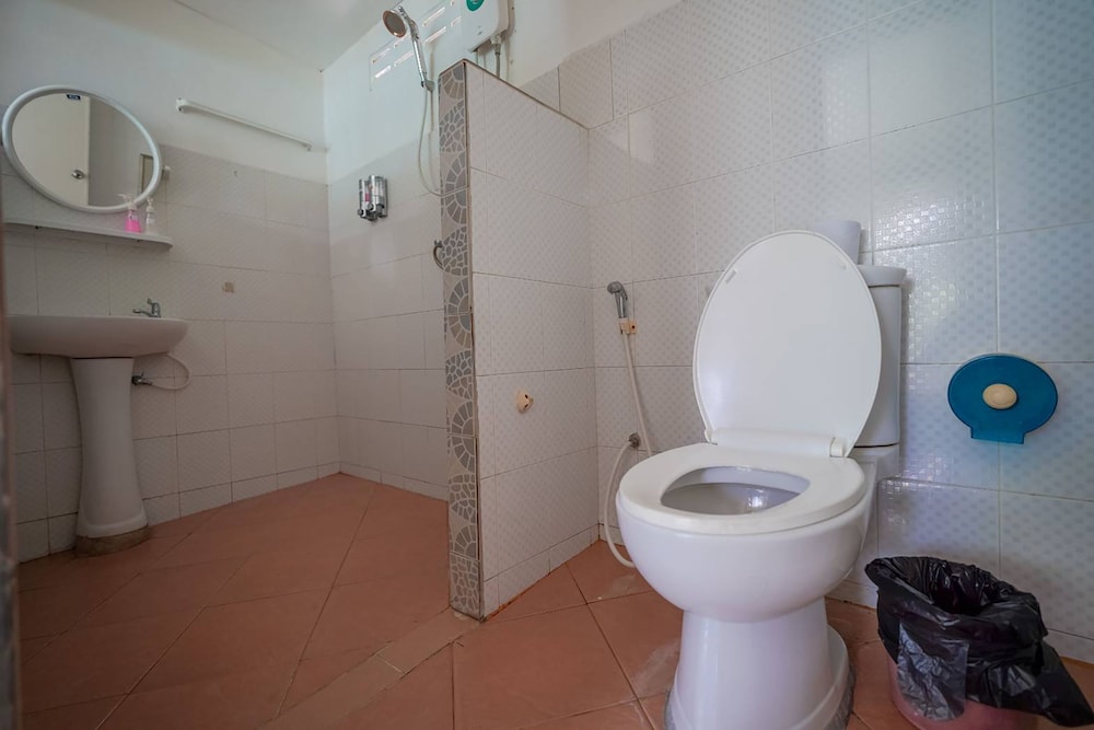 Phi Phi Cozy Seafront Resort 64/67