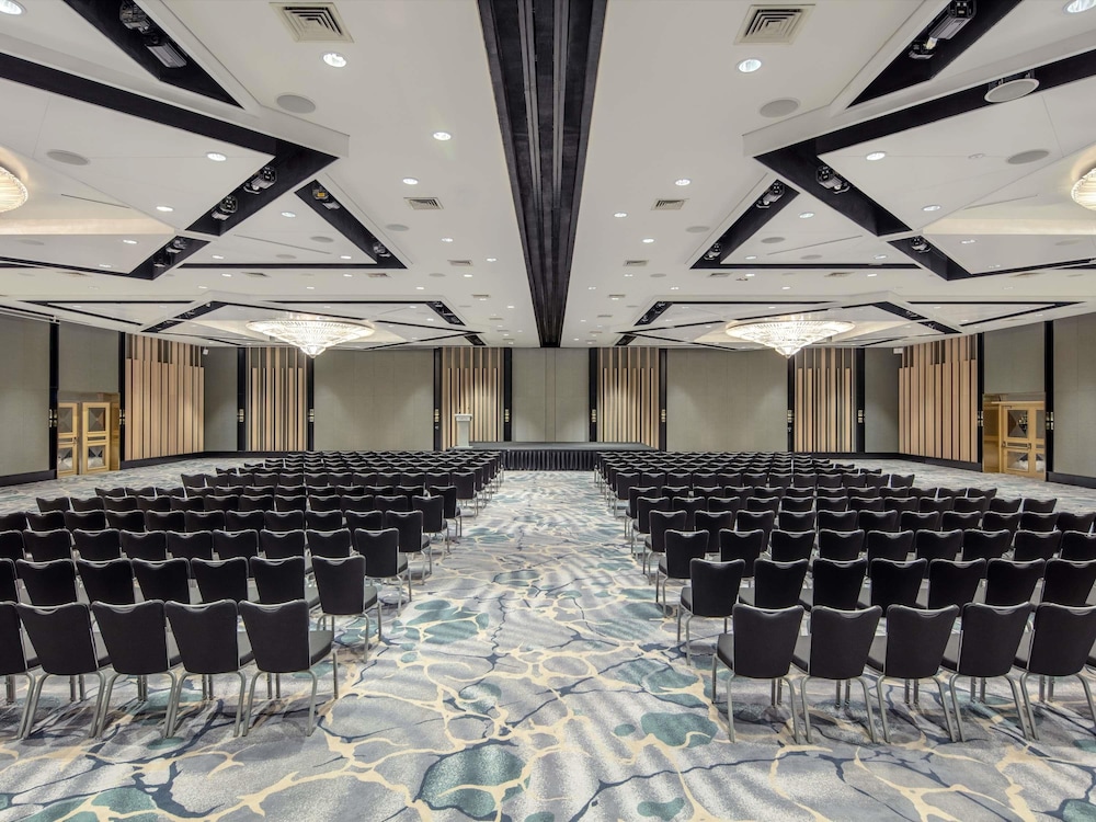 Swissotel The Stamford 40/50