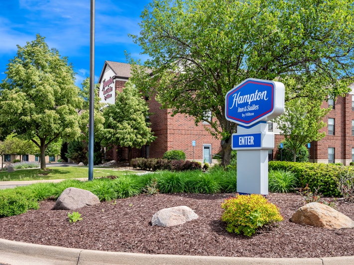 Hampton Inn & Suites East Lansing Okemos 76/80