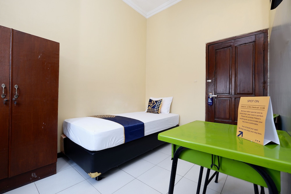 Hotel SUPER OYO 2209 Solo Point Guest House Syariah 18/31