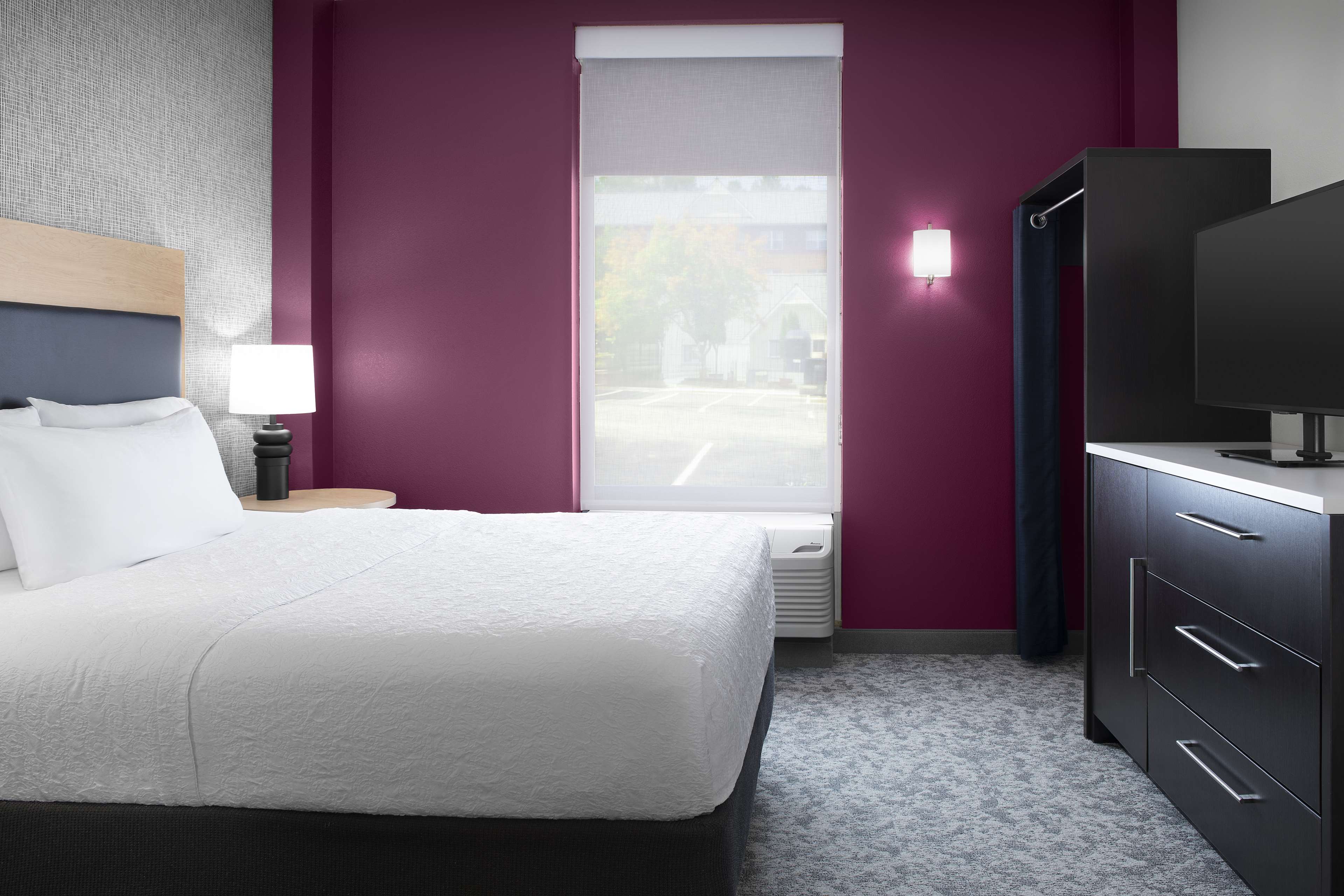 1 BEDROOM, SUITE, QUEEN BED