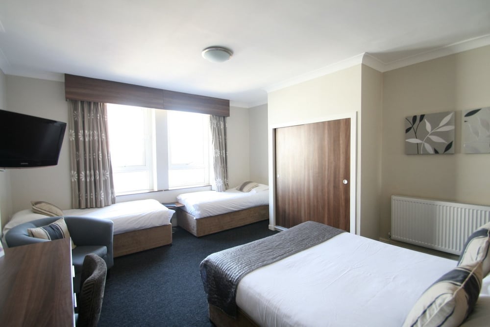 Dalmeny Resort Hotel 11/38