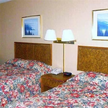 Pamola Motor Lodge 8/27