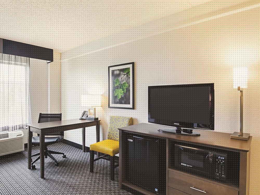 La Quinta Inn & Suites by Wyndham Denver Airport DIA 31/43