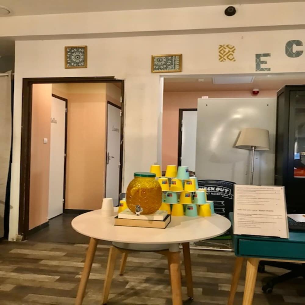 Trendy Hostel 16/35