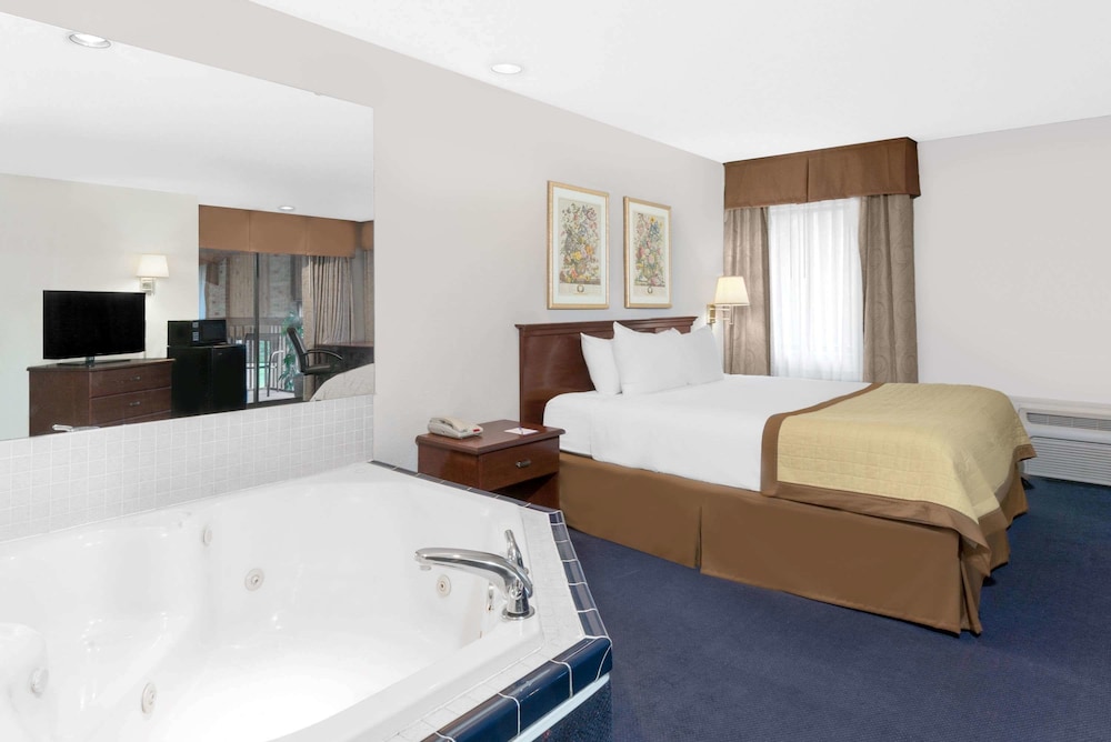 Baymont By Wyndham Zanesville 8/29