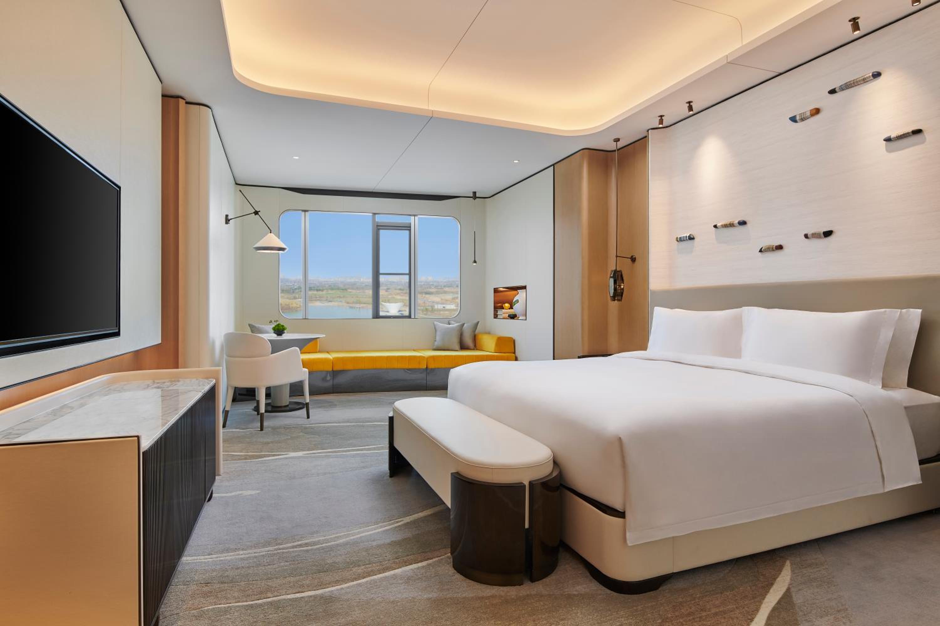 Deluxe, King Bed, Lake View