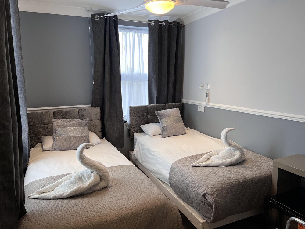 The Commongate Hotel 3/48