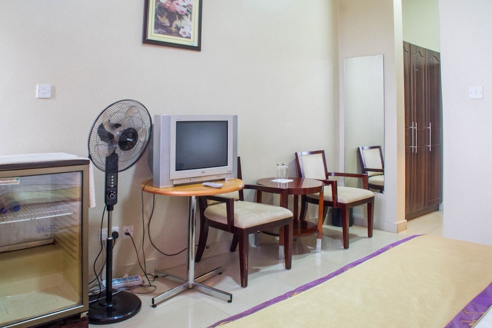 Lake View Resort Hotel 35/39