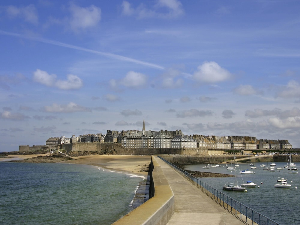 Ibis St Malo La Madeleine 64/68