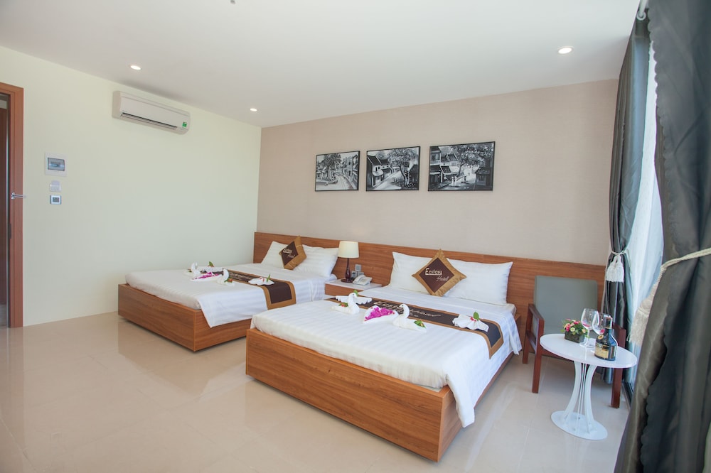 Ecstasy Hotel 17/46