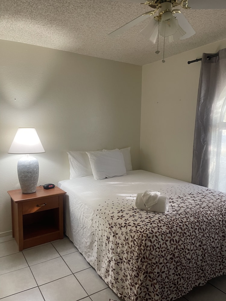 3 Bedrooms, Resort, Family, Villa, 1 King and 4 Queen Beds