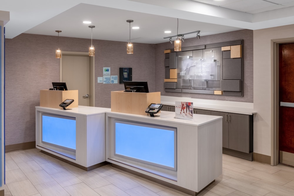 Holiday Inn Express Colorado Springs(Airport) 10/55