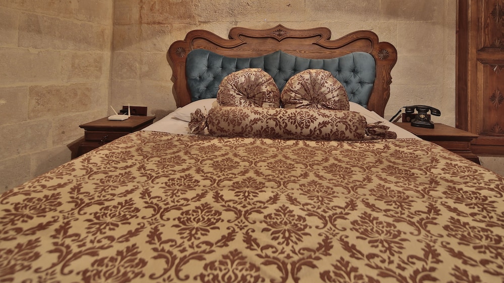 Phocas Cave Suites 40/71