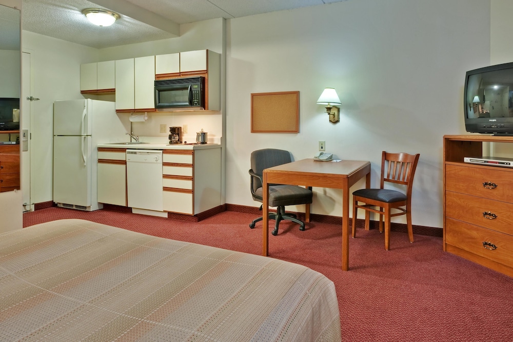 Candlewood Suites Syracuse-Airport 26/75